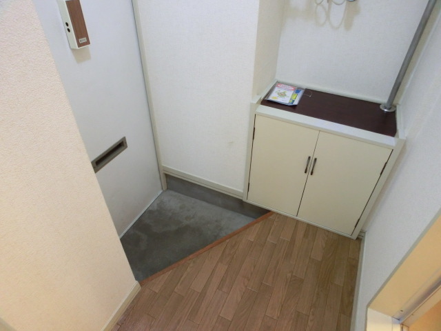 Entrance. Also it has a shoe box!