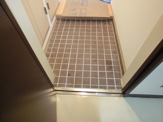 Entrance. It's a very wide entrance! ! !