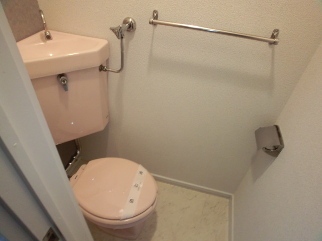 Toilet. Also have a towel.