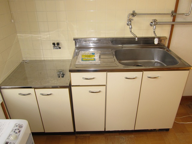 Kitchen. There kitchen storage