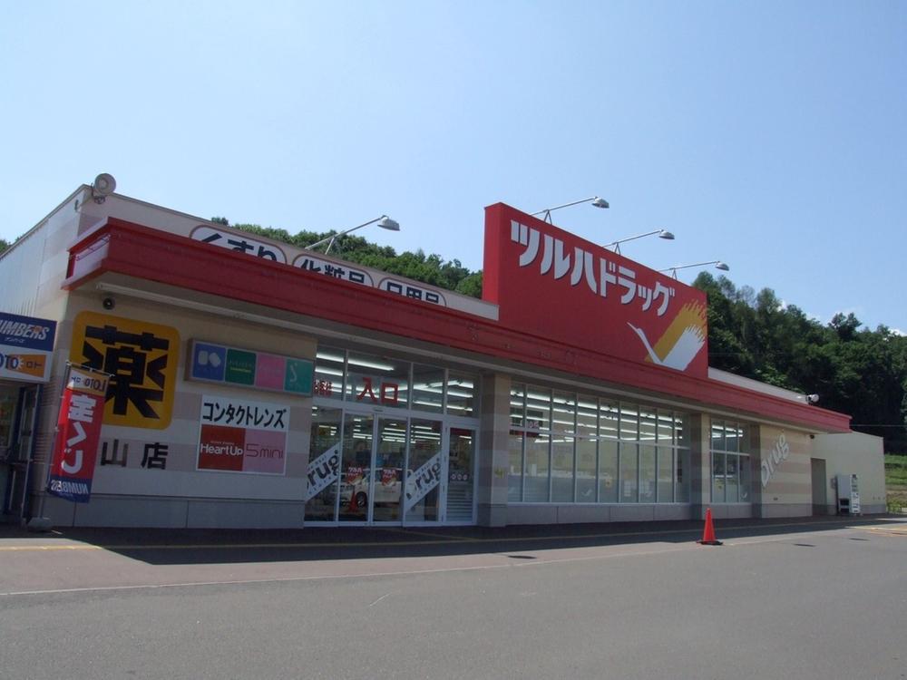 Drug store. Tsuruha 1000m to drag Ishiyama shop