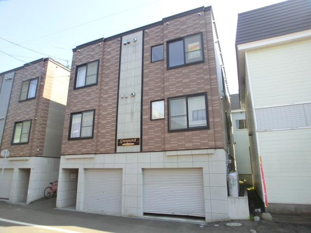 Building appearance. With the lower becomes the garage!