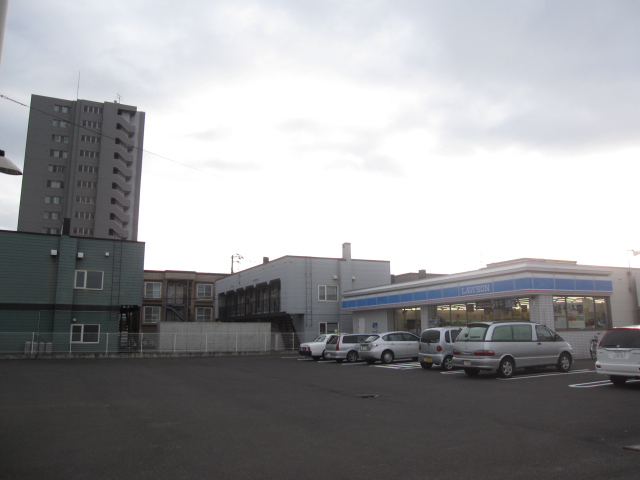 Convenience store. Lawson Sapporo eight hotels Article 7 store up (convenience store) 320m