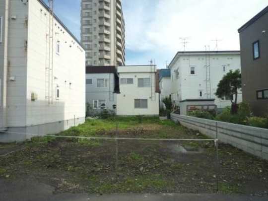Local land photo. Taking the property appearance  It is not in the building conditional land. 