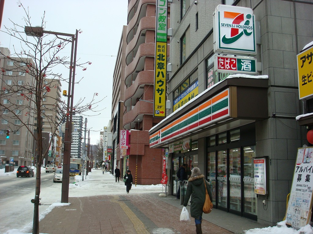 Convenience store. Seven-Eleven Sapporo Kotoni Article 2 store up (convenience store) 140m