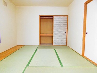 Other room space. Japanese-style with storage! TatamiCho Kawasumi