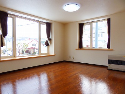 Living and room. Second floor whole available! Spacious room! 