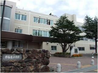 Primary school. Sapporo City Teine 300m 4-minute walk to the east, elementary school. There is also a park in the middle school, Happy environment for children