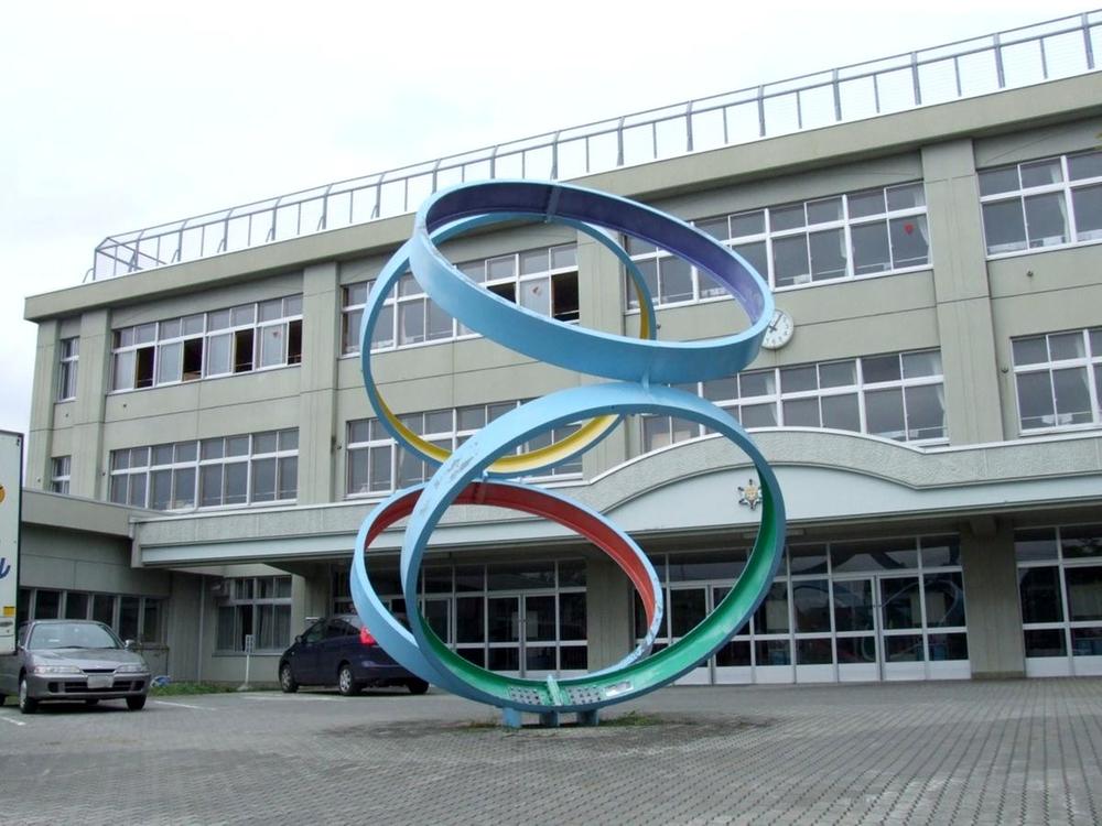 Junior high school. Teinehigashi 600m until junior high school