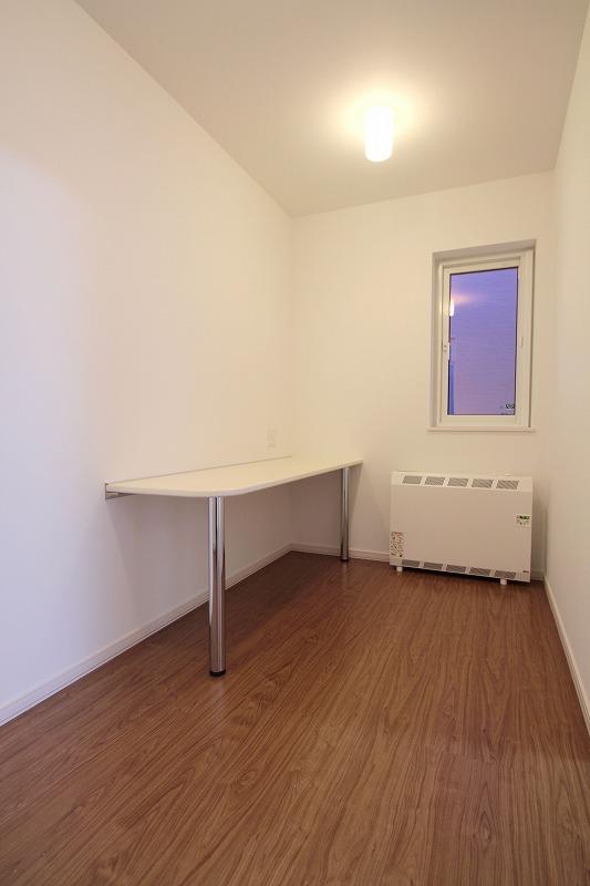 Other introspection. Free space that can be installed such as a personal computer on the second floor