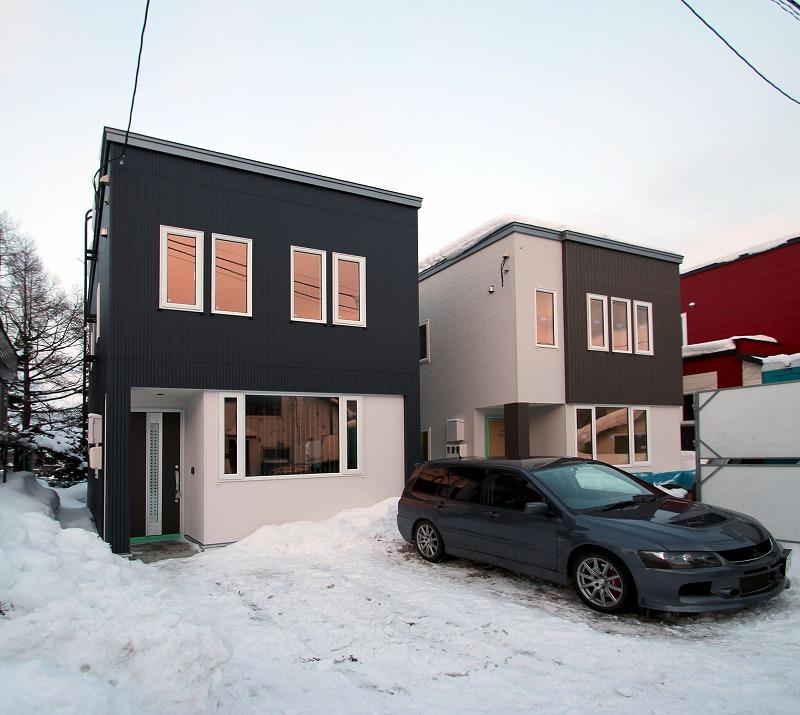 Local appearance photo. We stand side by side different appearance two buildings