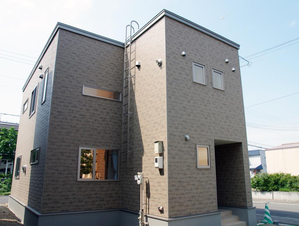 Local appearance photo. Of coal two-color contrast eye-catching house "KOCOL" model published in! Good popular corner lot charm of per yang (No. 3 locations)