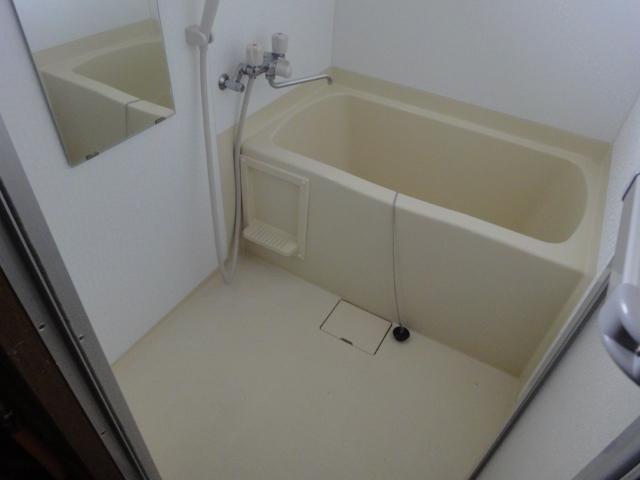 Bathroom. Indoor (11 May 2013) Shooting