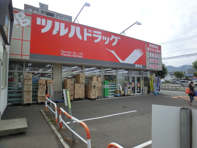 Dorakkusutoa. Tsuruha drag Nishimachikita shop 415m until (drugstore)