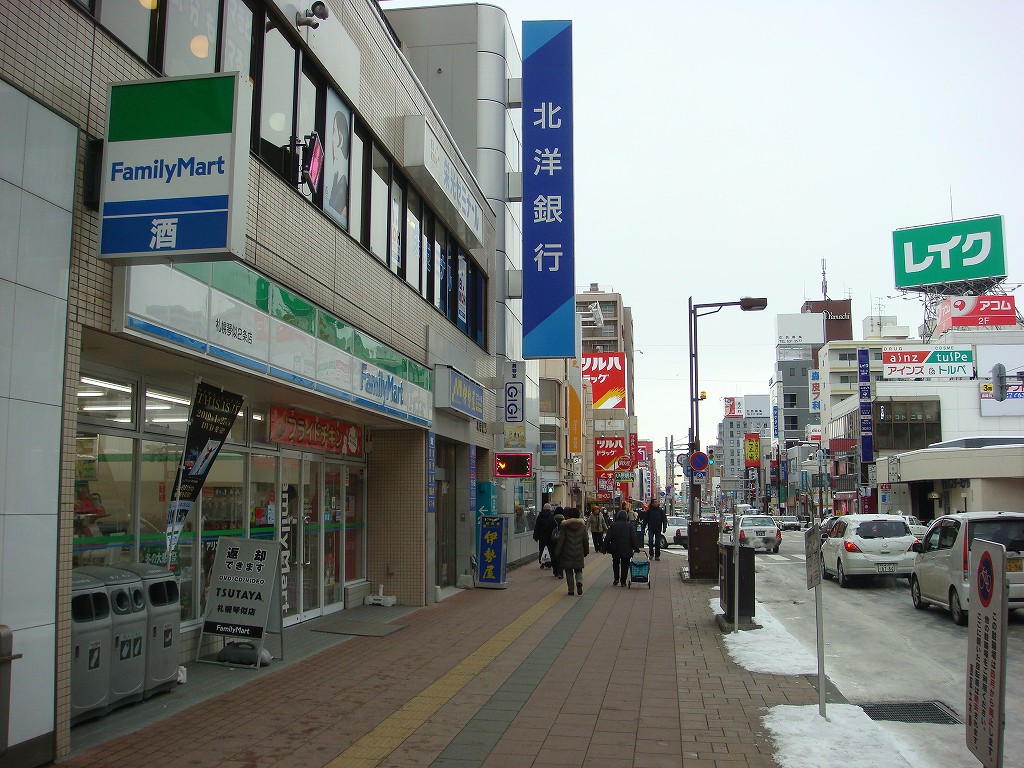 Convenience store. FamilyMart Sapporo Nijuyonken Article 4 store up to (convenience store) 438m