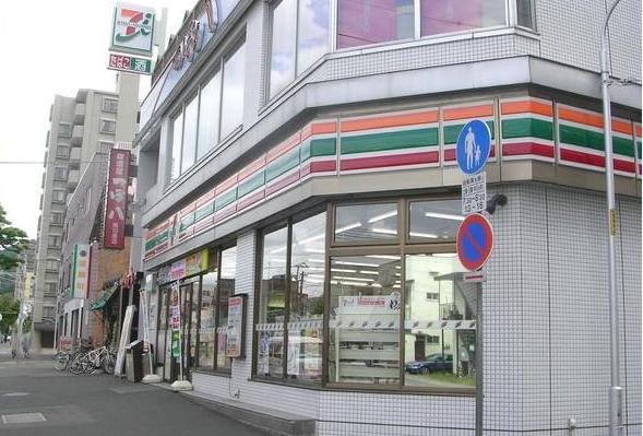 Convenience store. Seven-Eleven Sapporo eight hotels 5 Nishi store up (convenience store) 167m