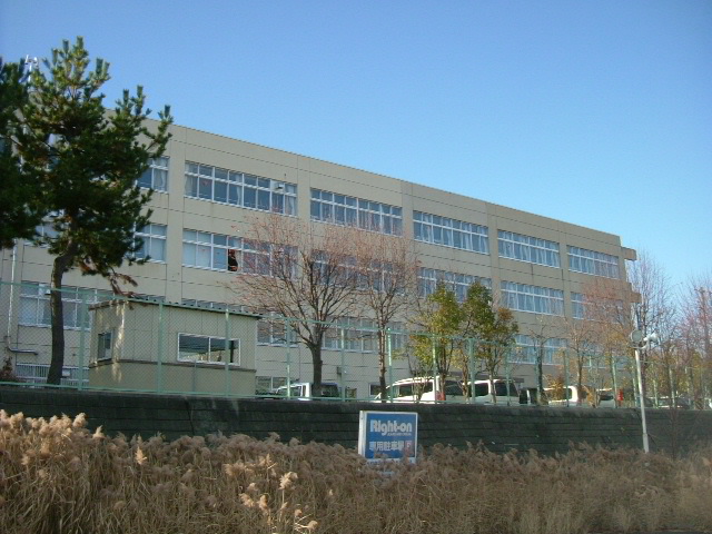 Junior high school. 1300m to Sapporo Tatsumiya of hill junior high school (junior high school)
