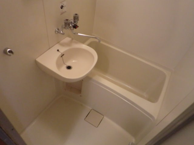 Bath. bathroom ・  ・  ・ Washbasin