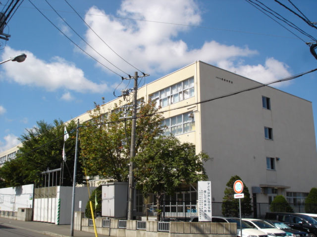 Junior high school. 1070m to Sapporo Municipal Hassamu junior high school (junior high school)