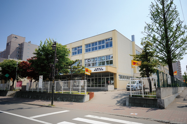 Primary school. 600m to Sapporo Municipal Kotoni elementary school (elementary school)