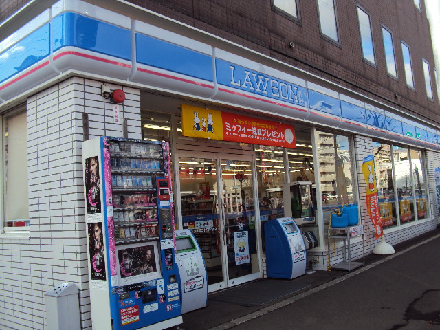 Convenience store. Lawson Sapporo Nijuyonken Article 4 West store up (convenience store) 68m