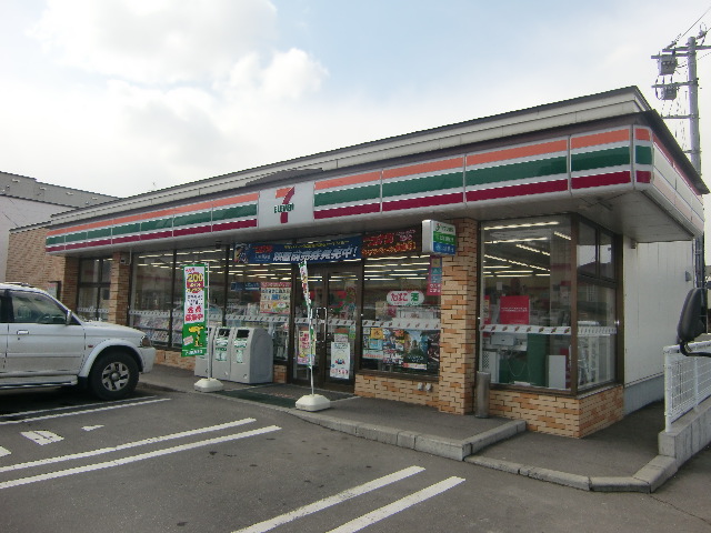 Convenience store. Seven-Eleven Sapporo Hassamu Article 7 store up (convenience store) 160m