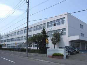 Primary school. 376m to Sapporo Municipal Hassamu Higashi elementary school (elementary school)