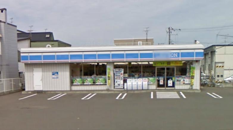 Convenience store. 312m until Lawson Sapporo Hachiken Higashiten (convenience store)