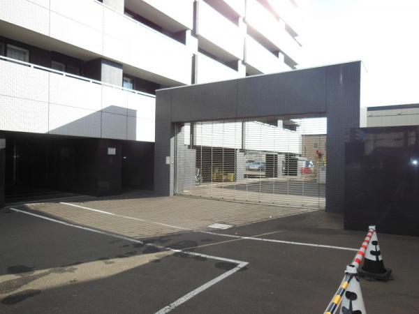 Other local. Parking entrance of the shutter gate