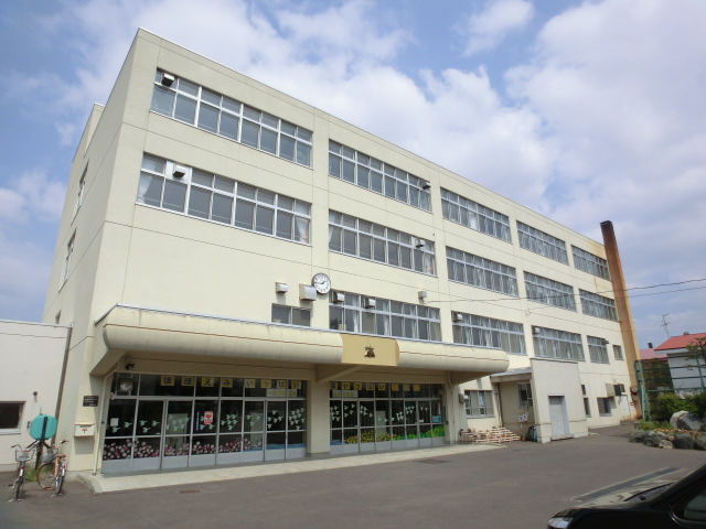 Primary school. 597m to Sapporo Municipal Nishizono elementary school (elementary school)