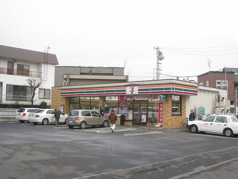 Convenience store. Seven-Eleven Sapporo Hassamu Article 7 store up (convenience store) 201m