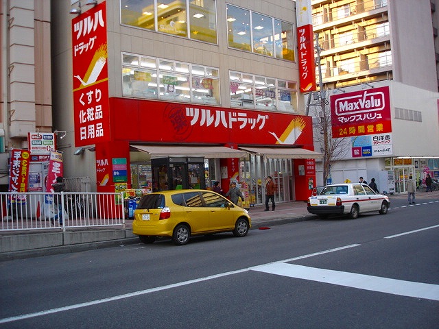 Dorakkusutoa. Tsuruha drag Kotoni central store (drugstore) to 400m