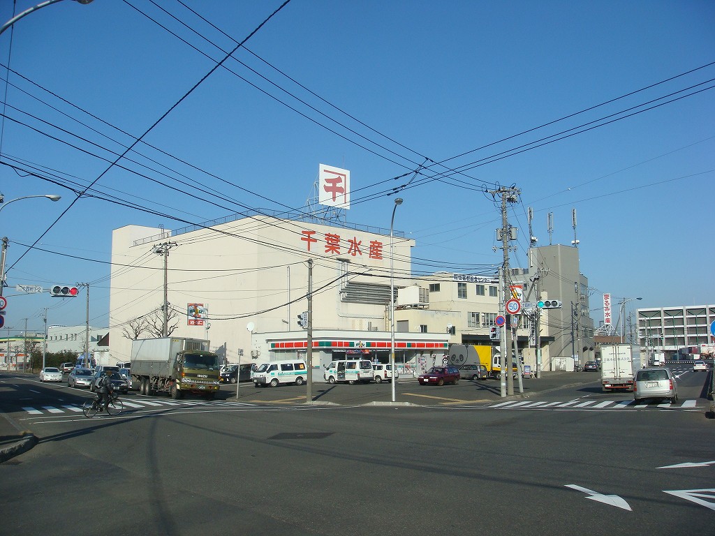 Convenience store. Thanks Sapporo Central Market before store up (convenience store) 247m