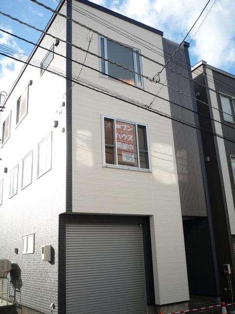 Local appearance photo. Garage set Plugin three-story 4LDK 2,780 yen Saturdays, Sundays, and holidays Open House held in