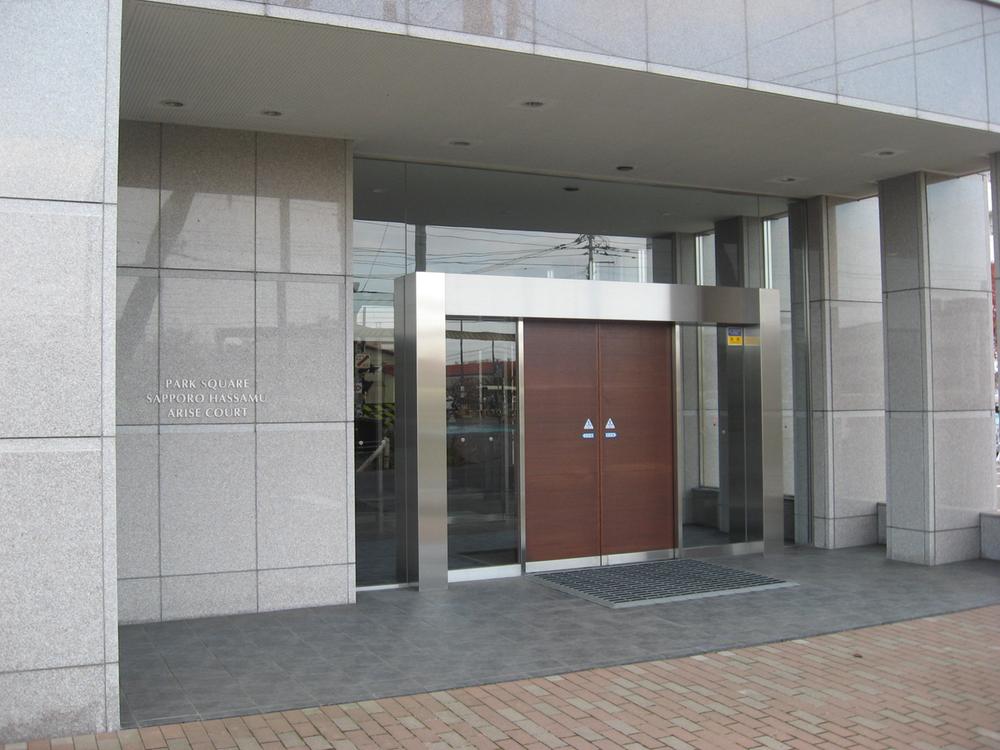 Entrance. Common areas