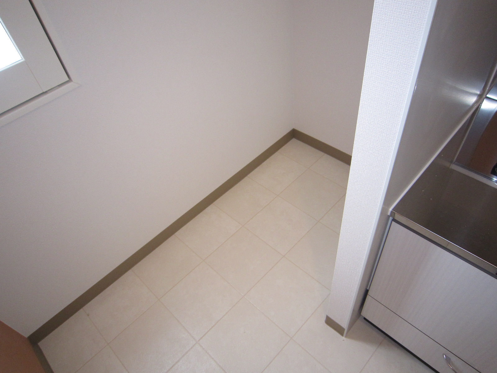 Kitchen. Refrigerator space