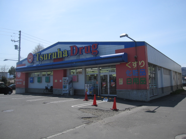 Dorakkusutoa. Tsuruha drag Hassamu Article 13 shops 1196m until (drugstore)