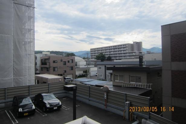 View photos from the dwelling unit. View from the roof balcony (August 2013) Shooting