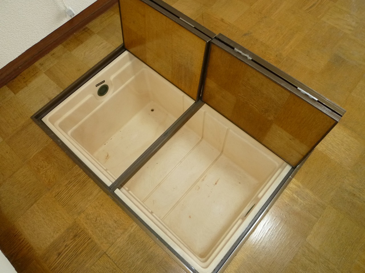 Kitchen. Underfloor Storage