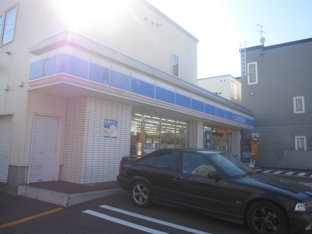 Convenience store. Lawson, Nishi-ku, Sapporo Nishino Article 1 store up (convenience store) 121m