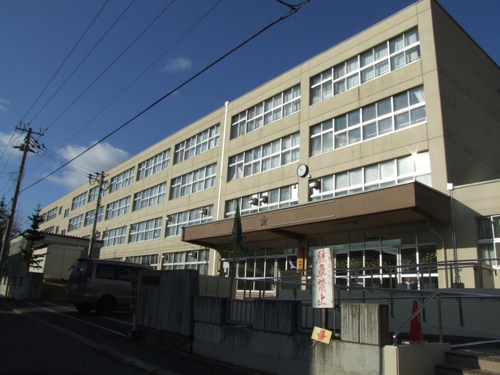 Junior high school. 1236m to Sapporo Municipal Kotoni junior high school