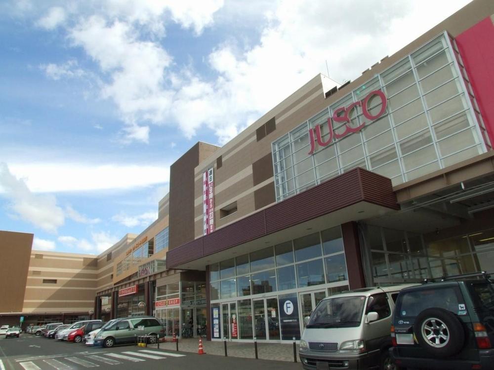 Shopping centre. 1320m walk 17 minutes to the ion Mall Sapporo Hassamu shop. 