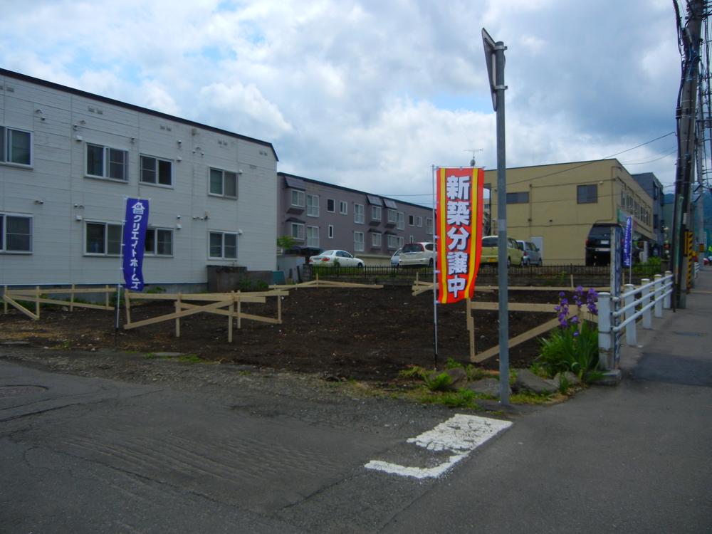 Local photos, including front road. Local photo of before construction. Good location per yang