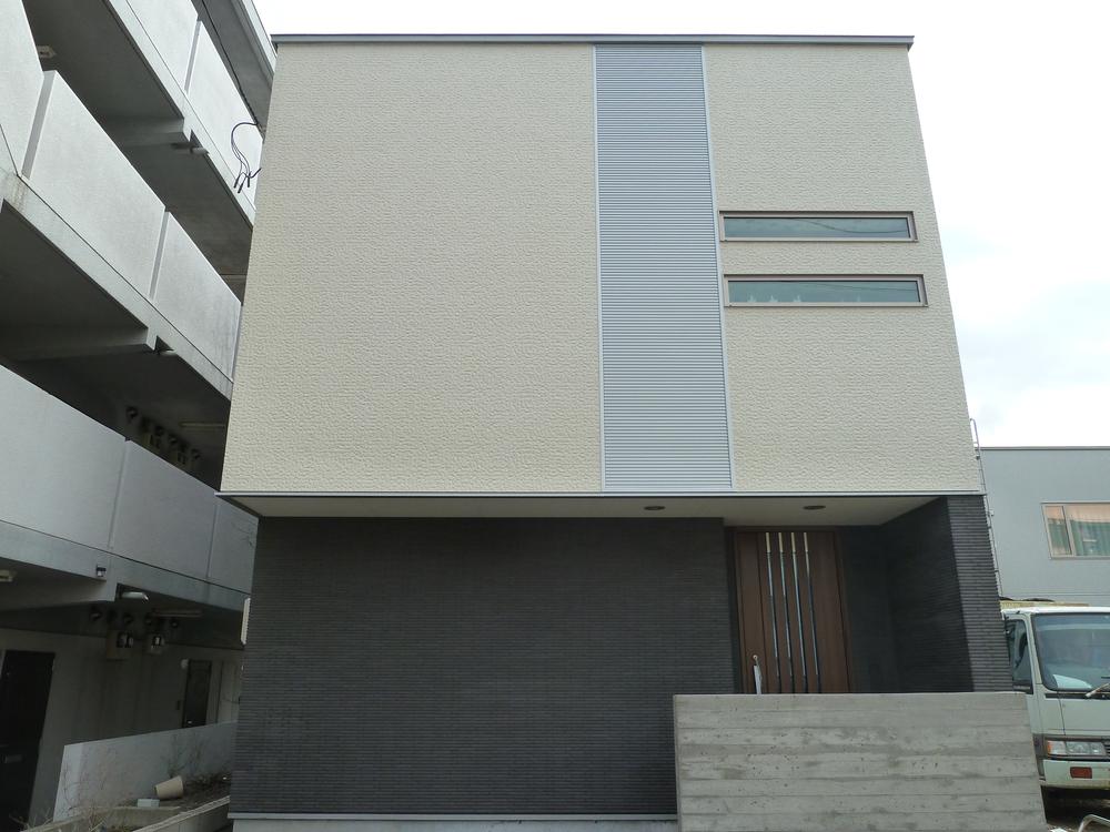 Building plan example (exterior photos). Residence of Hironobu Hisasue construction to build a building plan example (same specifications) SHS outside insulation construction method
