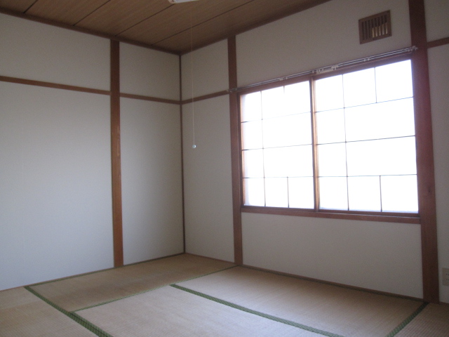 Other room space. Japanese-style room looks like! 