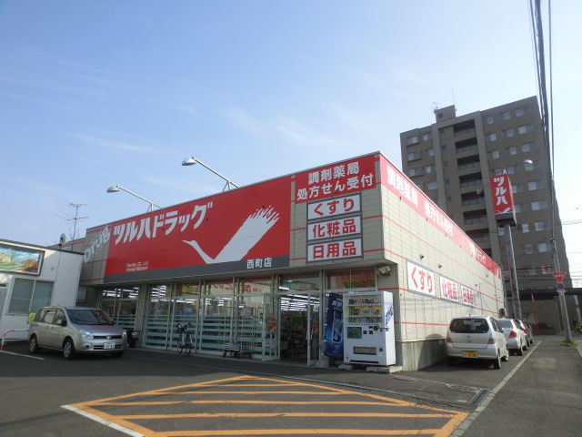 Dorakkusutoa. Tsuruha drag Nishimachikita store (drugstore) to 350m