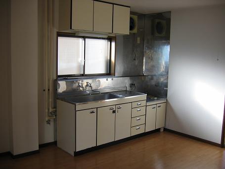 Kitchen. With window