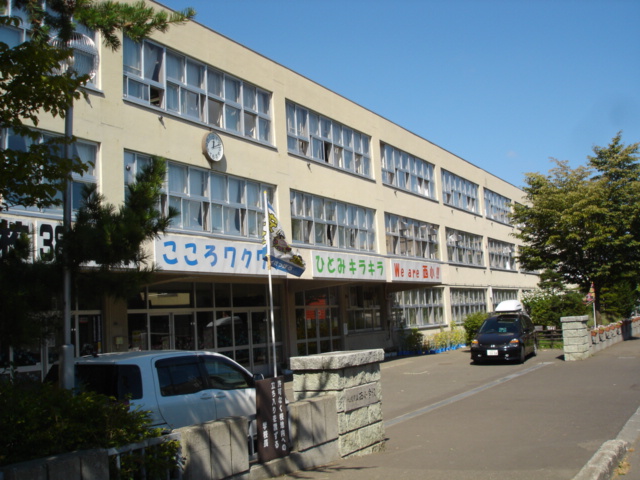 Primary school. 531m to Sapporo Municipal Nishi Elementary School (elementary school)