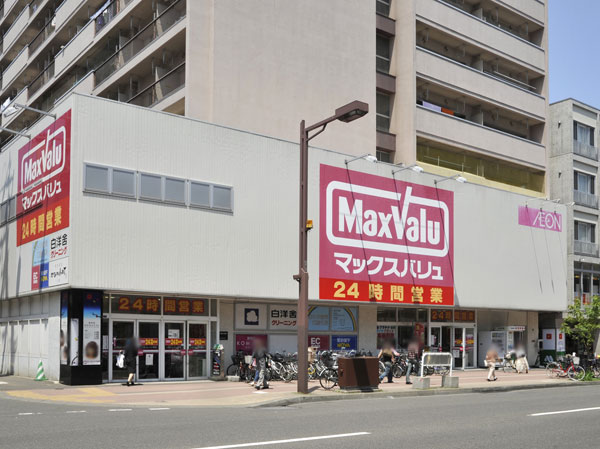 Surrounding environment. Maxvalu Kotoni store (about 580m ・ An 8-minute walk). Since the 24-hour, It can be used without worrying about the time