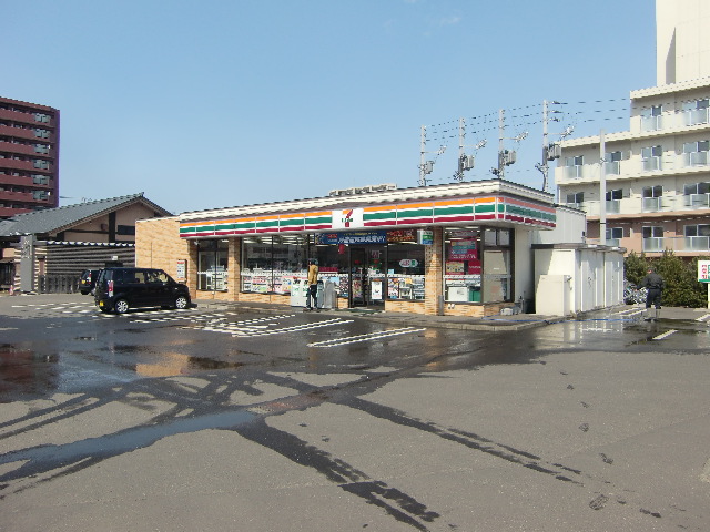 Convenience store. Seven-Eleven Sapporo Shinkawa Inter store (convenience store) to 350m